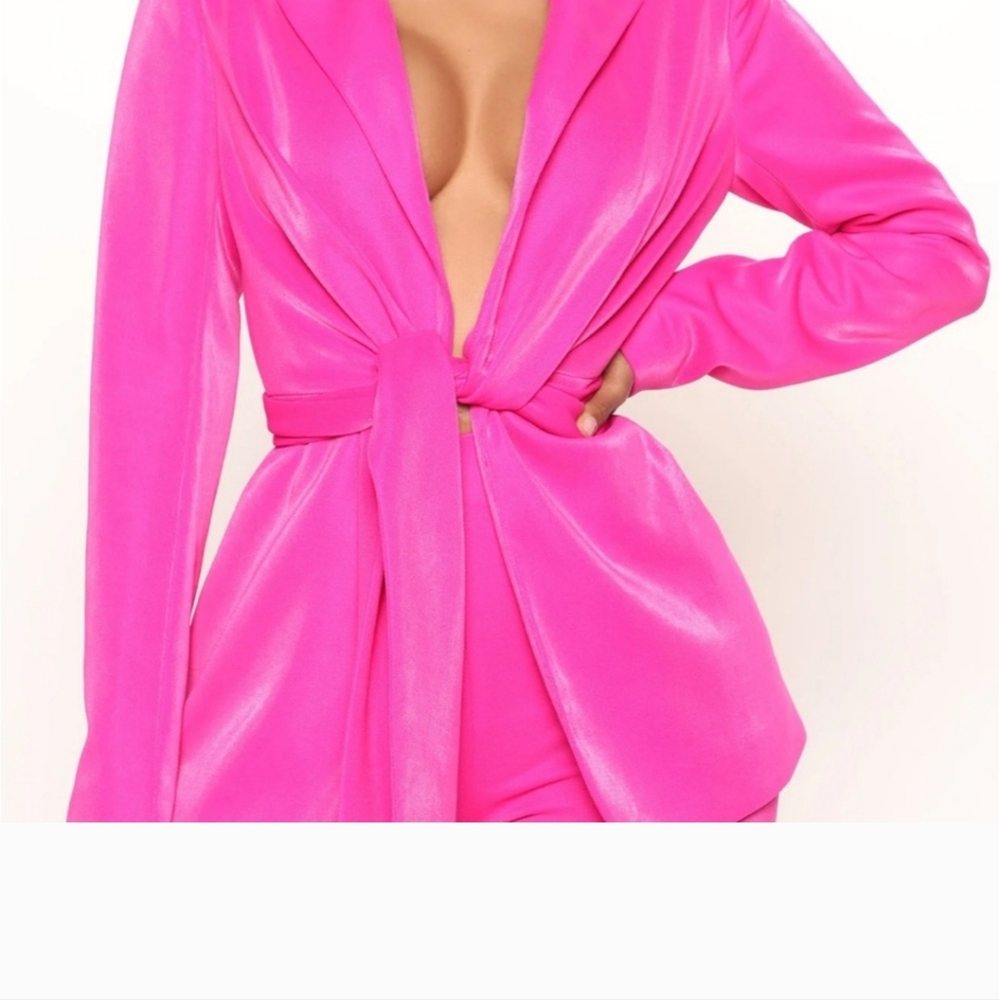 Fashion Nova hot pink suit - Picture 3 of 4